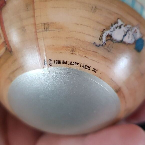 Vintage Hallmark Betsey Clark: Home for Christmas Glass Ball Ornament Dated 1988 - Picture 13 of 13